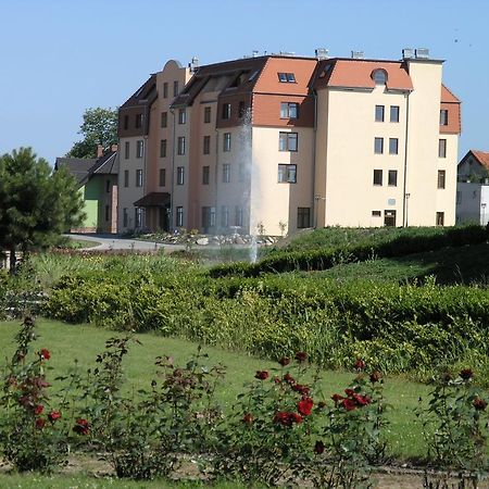Hotel Sportwerk Tyniec Maly Ngoại thất bức ảnh