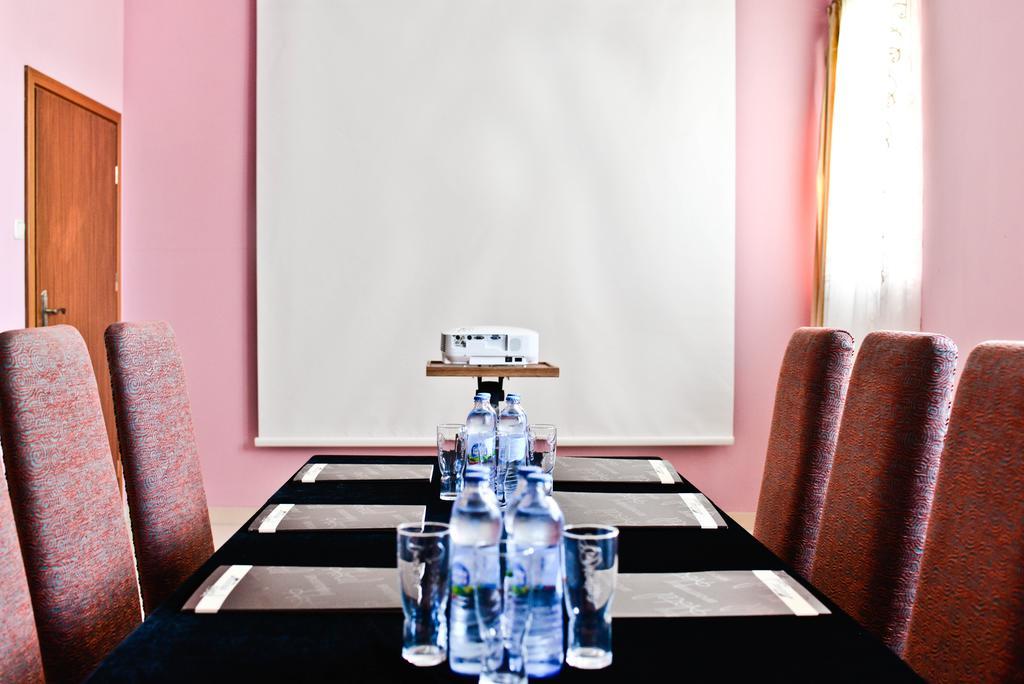 Hotel Sportwerk Tyniec Maly Ngoại thất bức ảnh